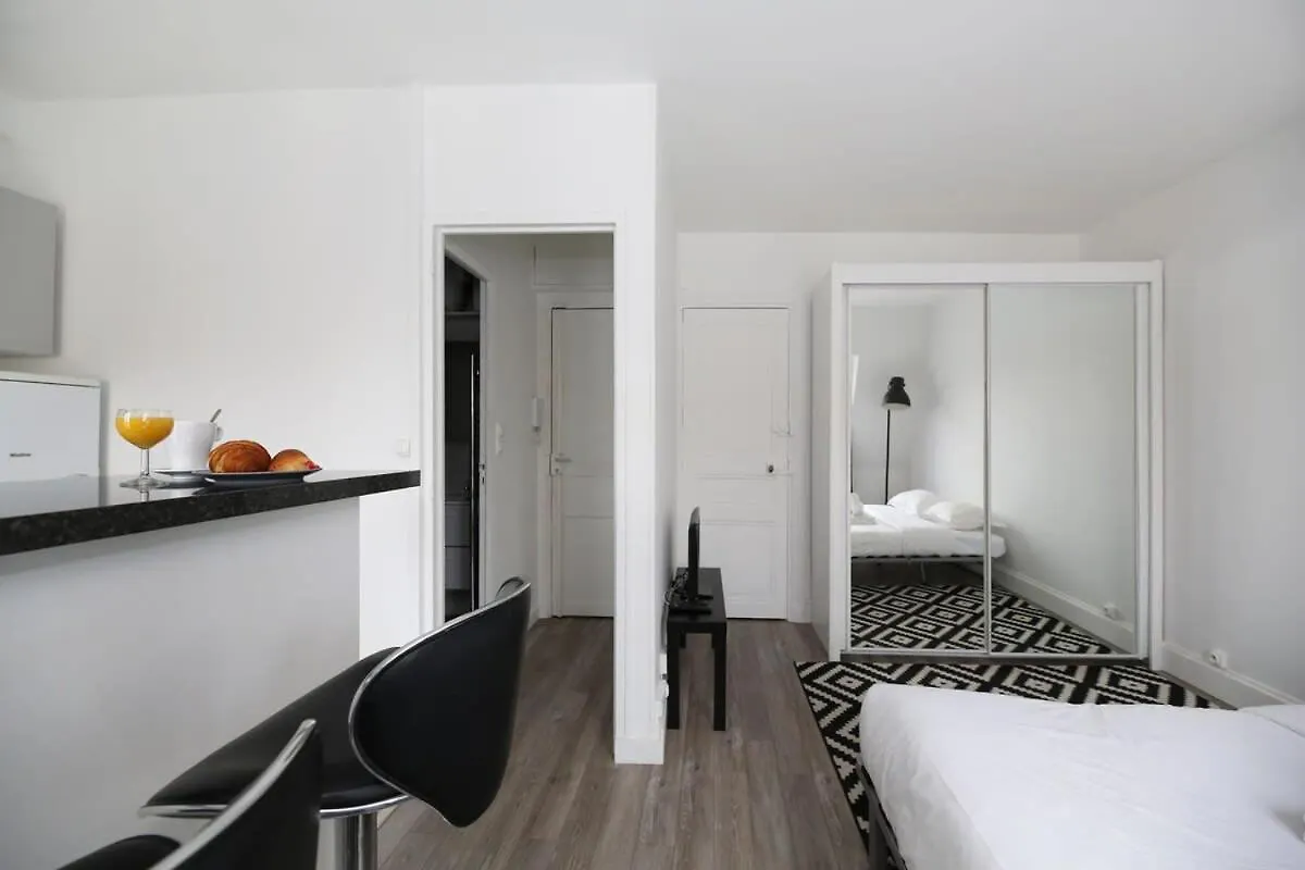 Studio Tout Equipe Proche Arc De Triomphe - 2P Apartment Paris